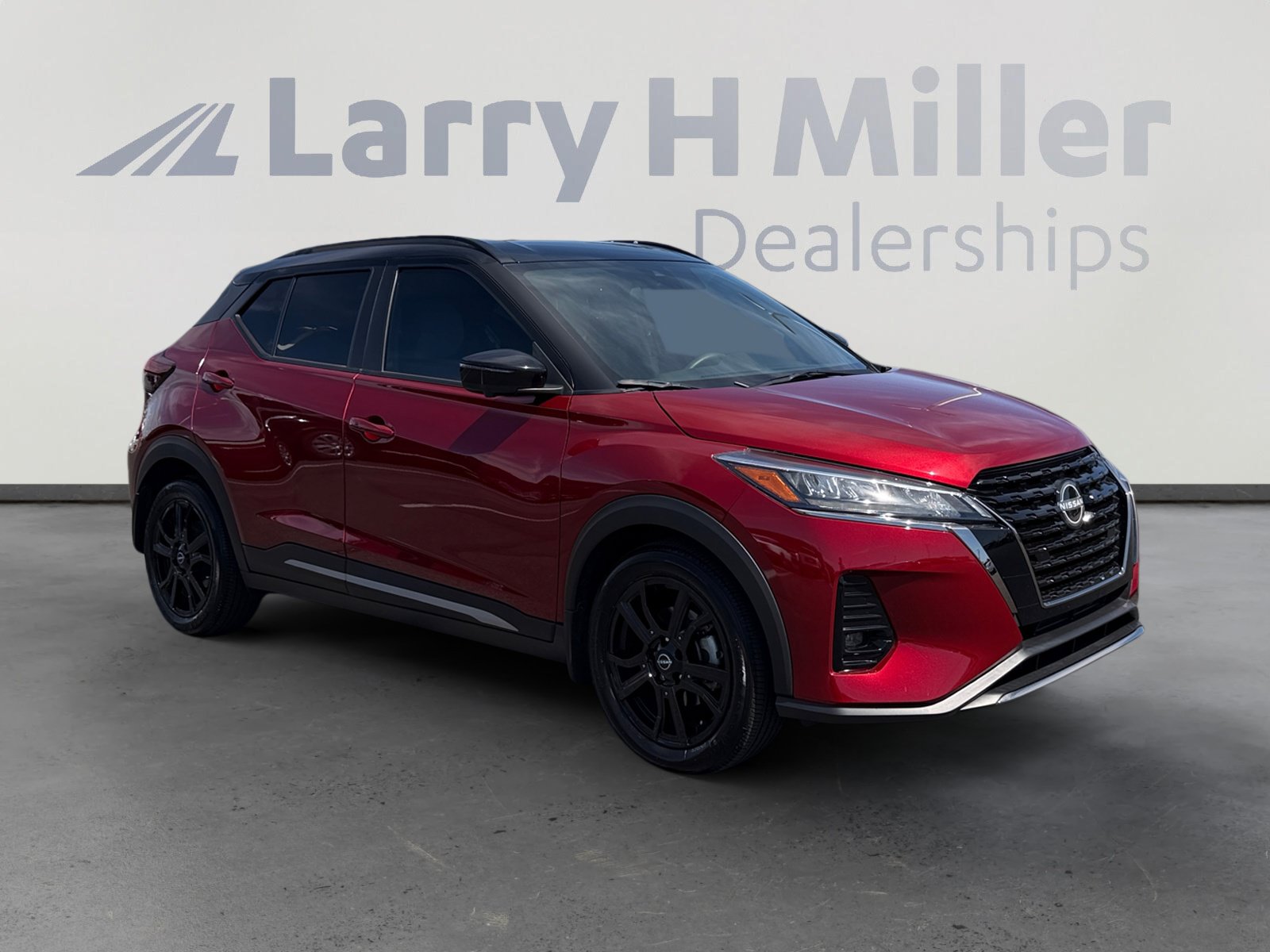 Used 2023 Nissan Kicks SR w/ SR Premium Package FWD image 7