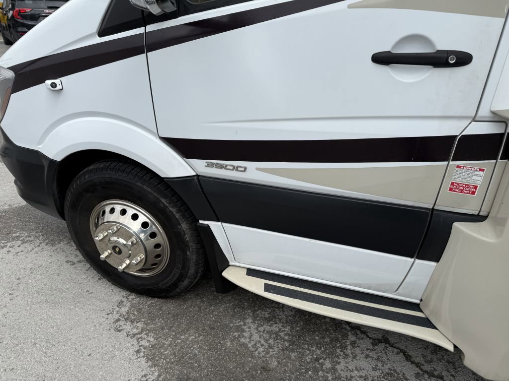 Used 2014 Mercedes-Benz Sprinter 3500 image 33