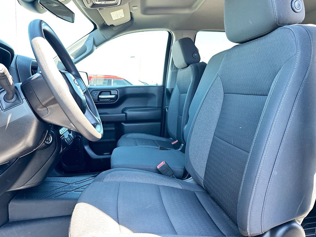 Used 2025 Chevrolet Silverado 1500 Custom w/ Turbomax Blackout Package image 8