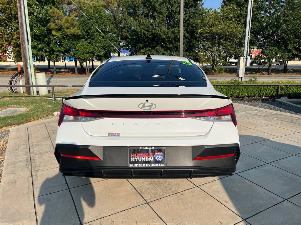Certified 2025 Hyundai Elantra Sport FWD image 12
