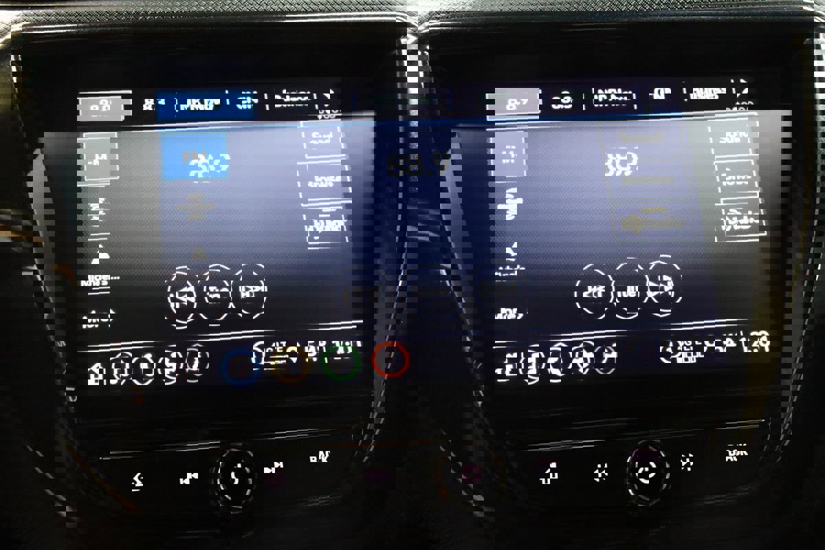 Used 2023 Chevrolet TrailBlazer RS w/ Technology Package image 46