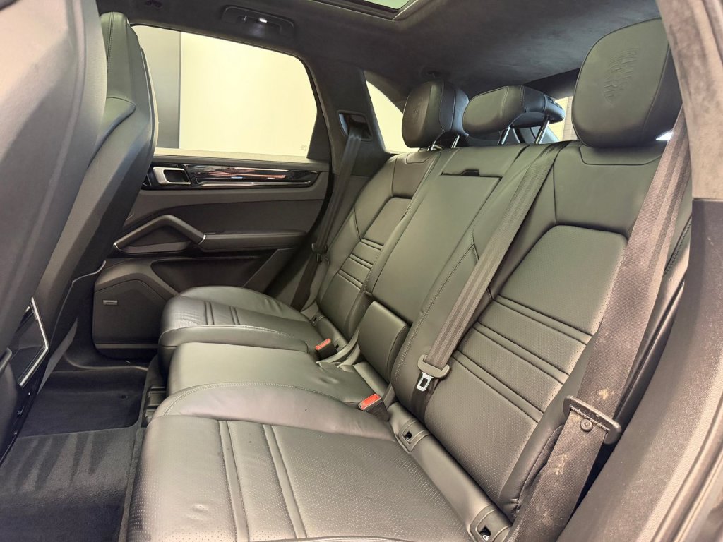 Used 2021 Porsche Cayenne GTS AWD/4WD image 17