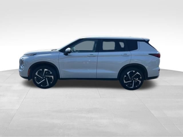Used 2024 Mitsubishi Outlander SE image 4