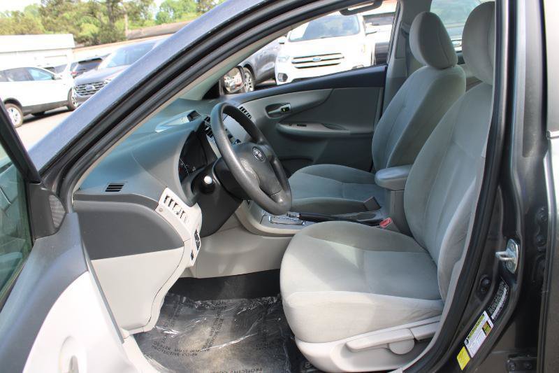 Used 2013 Toyota Corolla LE FWD image 11