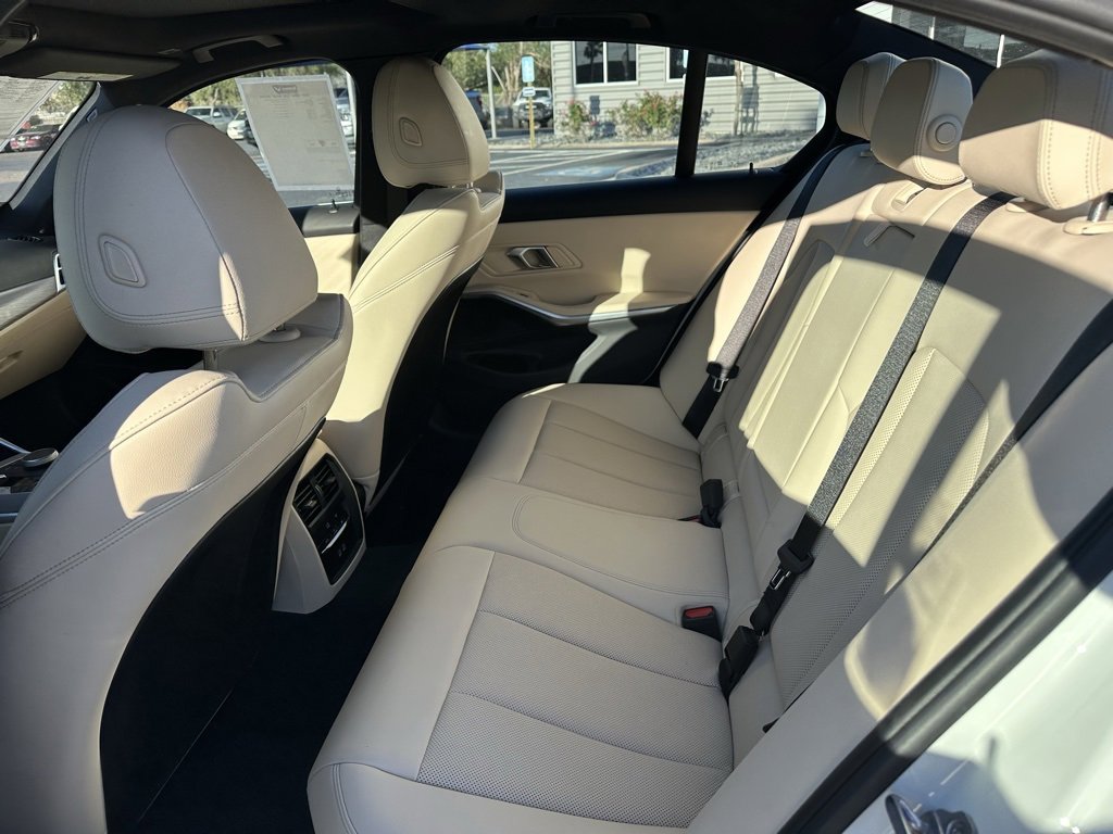 Used 2025 BMW 330i Sedan w/ Premium Package image 17