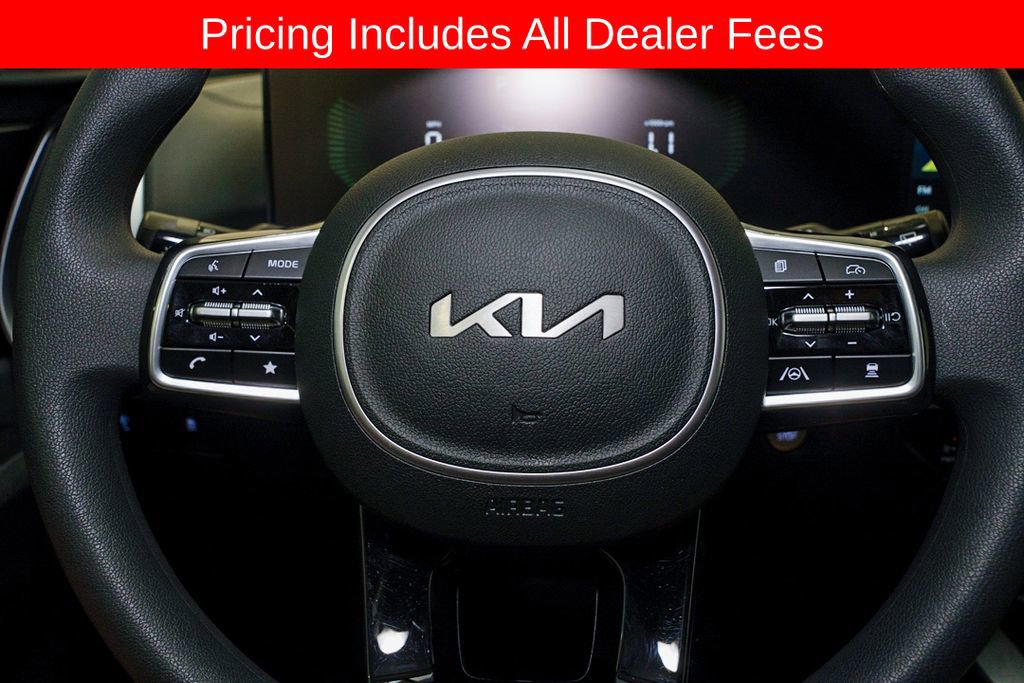 Certified 2025 Kia Sorento LX FWD image 17