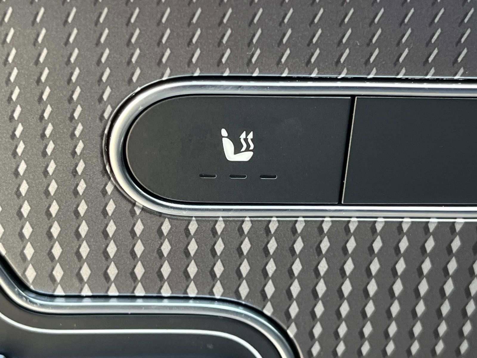 Used 2021 Mercedes-Benz GLB 250 w/ Premium Package image 20