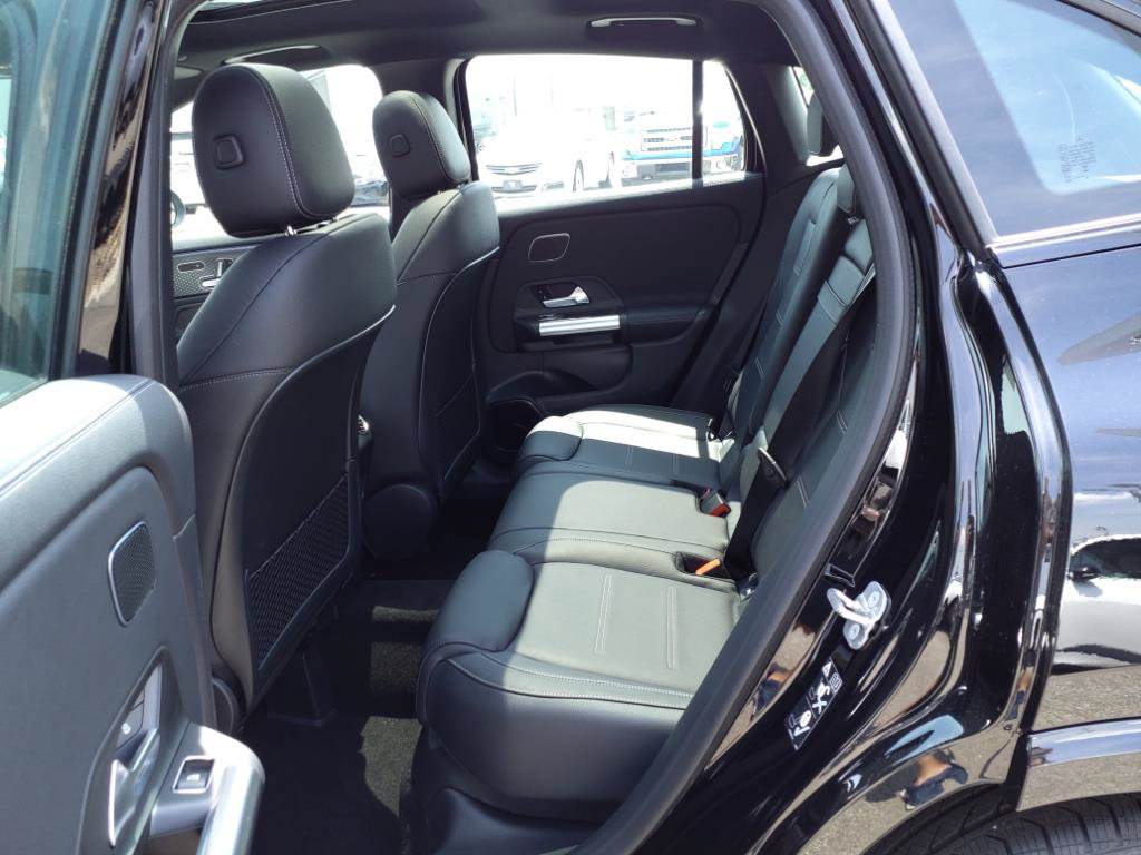New 2025 Mercedes-Benz GLA 35 AMG 4MATIC image 11