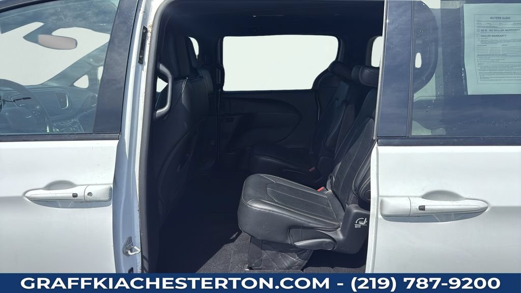 Used 2020 Chrysler Pacifica Touring-L w/ Premium Audio Group FWD image 32