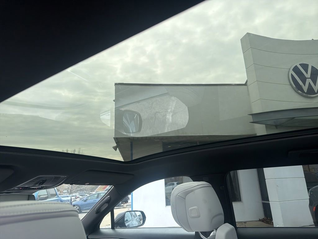 Used 2024 Cadillac Lyriq Luxury image 20