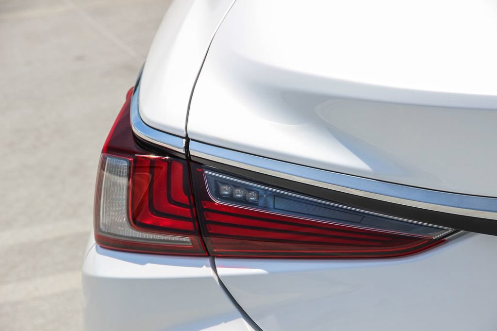 Certified 2023 Lexus ES 350 w/ Accessory Package (Z2) FWD image 8