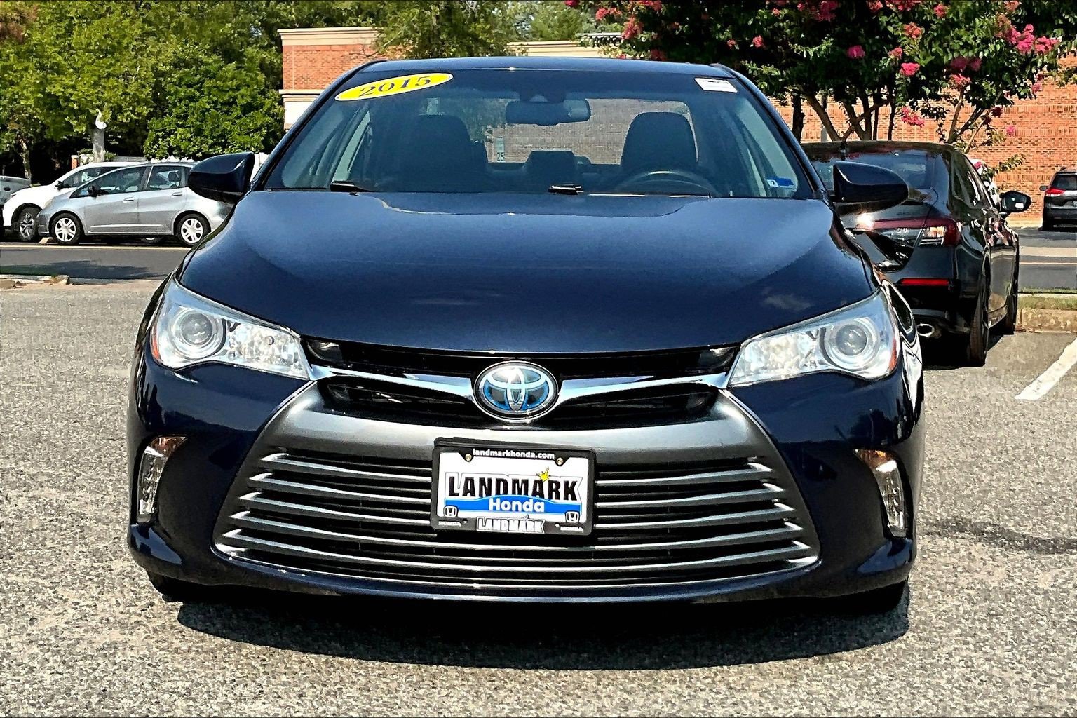 Used 2015 Toyota Camry XLE w/ Moonroof Package FWD image 3