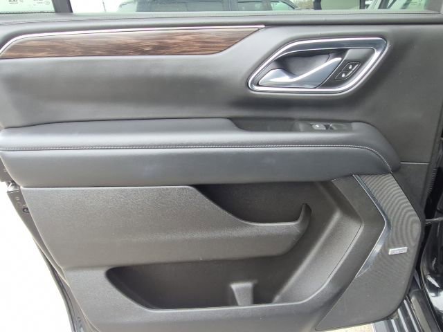 Used 2022 Chevrolet Suburban LT AWD/4WD image 13