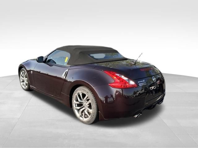 Used 2010 Nissan 370Z Touring RWD image 5