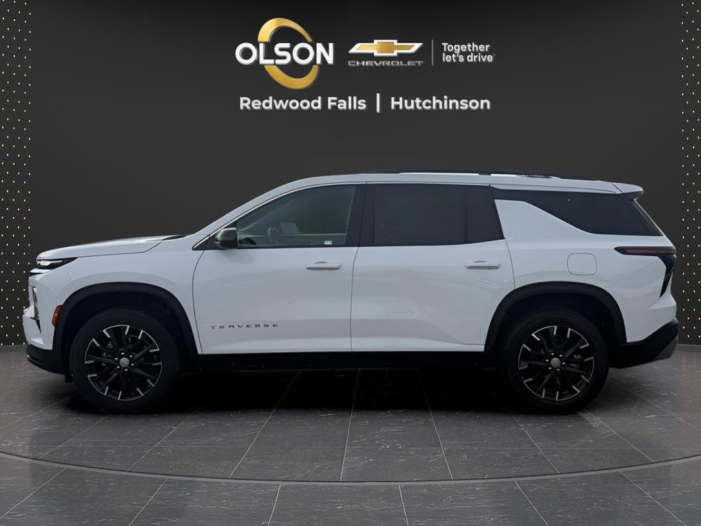 Used 2025 Chevrolet Traverse LT w/ Sun and Wheel Package image 2