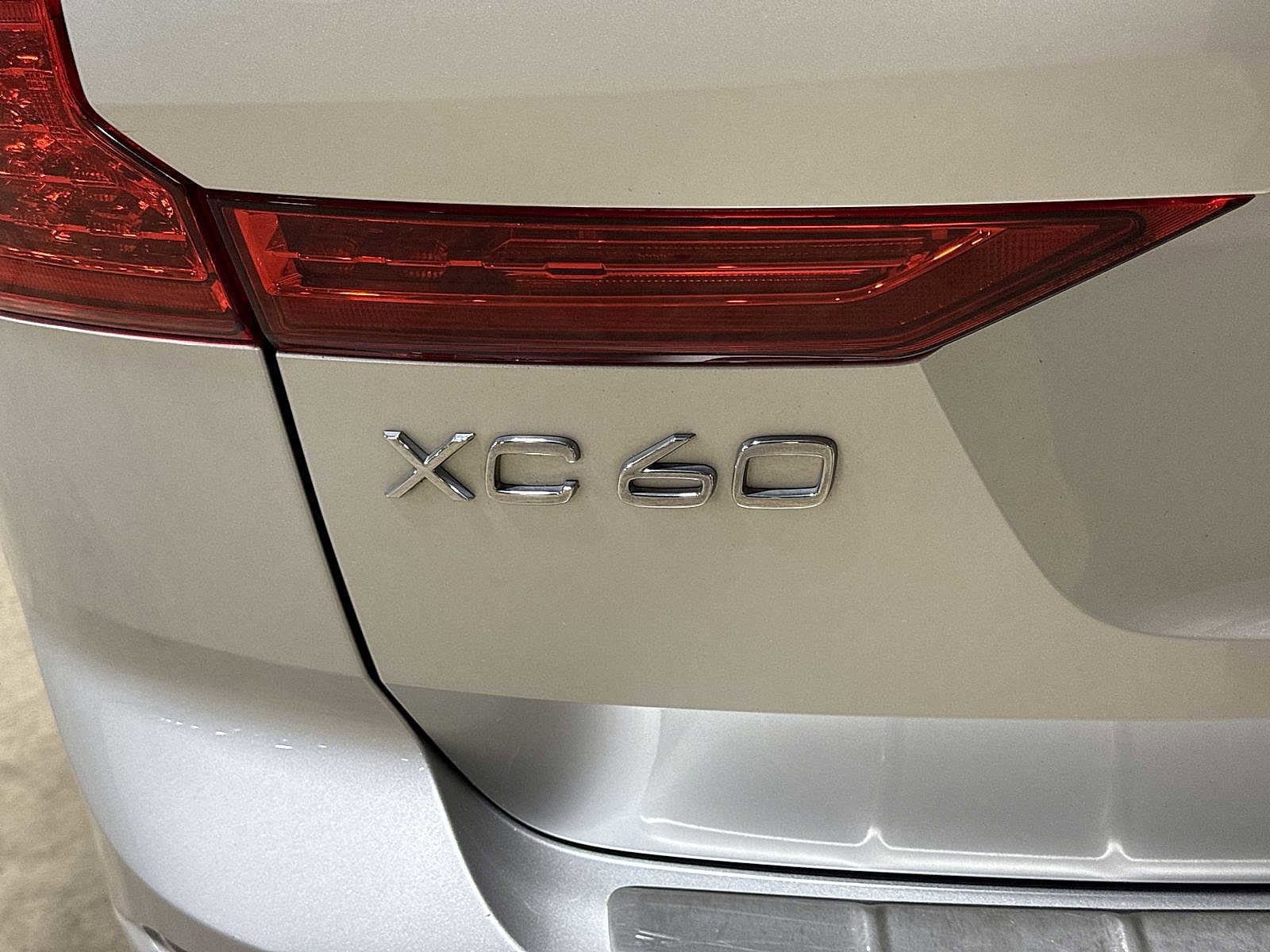 Used 2018 Volvo XC60 T6 Momentum w/ Advanced Package AWD/4WD image 26