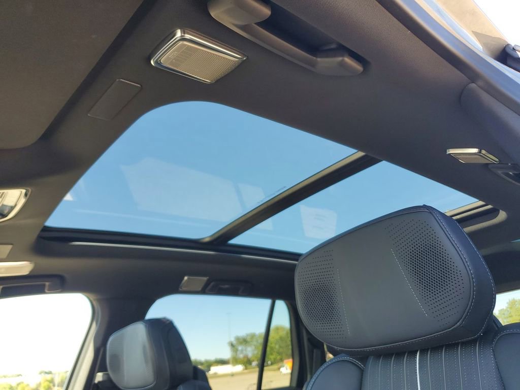 New 2026 Cadillac Vistiq Sport image 18