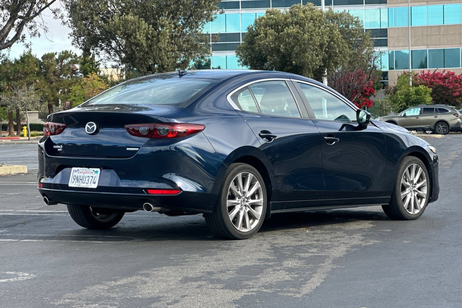 Used 2020 MAZDA MAZDA3 AWD Sedan w/ Preferred Package image 4