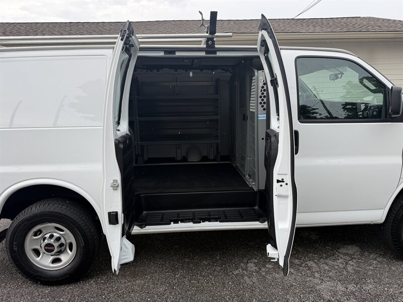 Used 2022 GMC Savana 2500 w/ Chrome Appearance Package RWD image 24