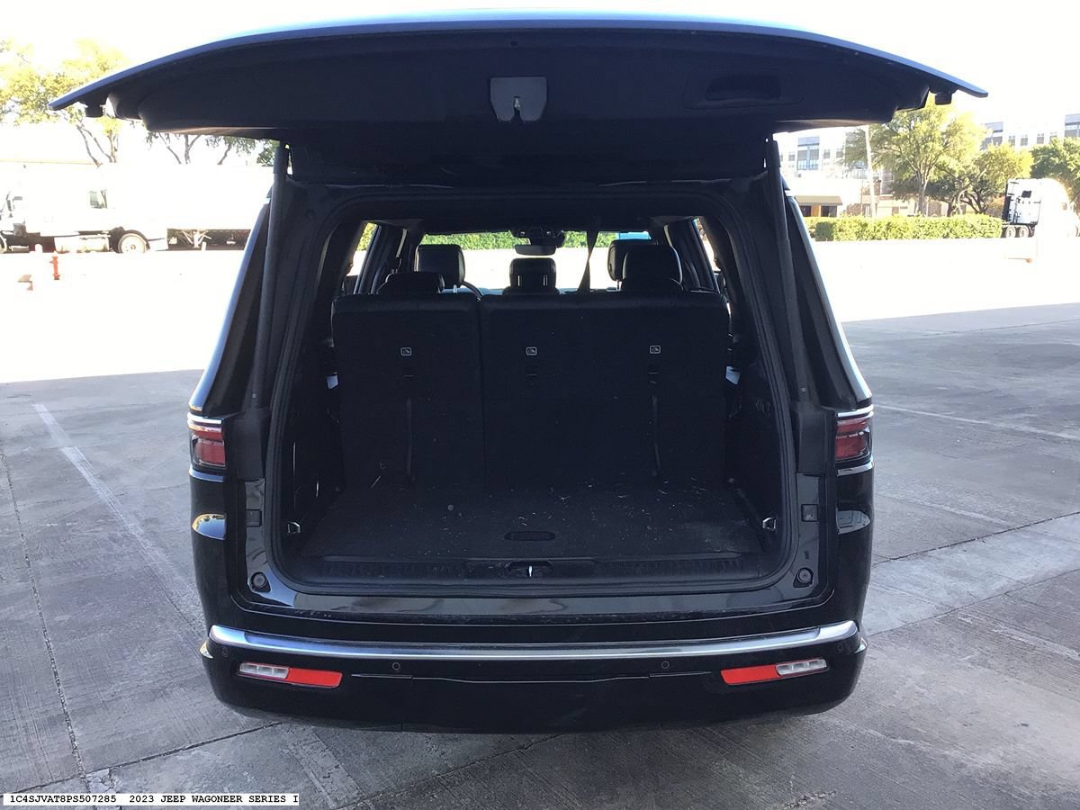 Used 2023 Jeep Wagoneer 4WD image 12