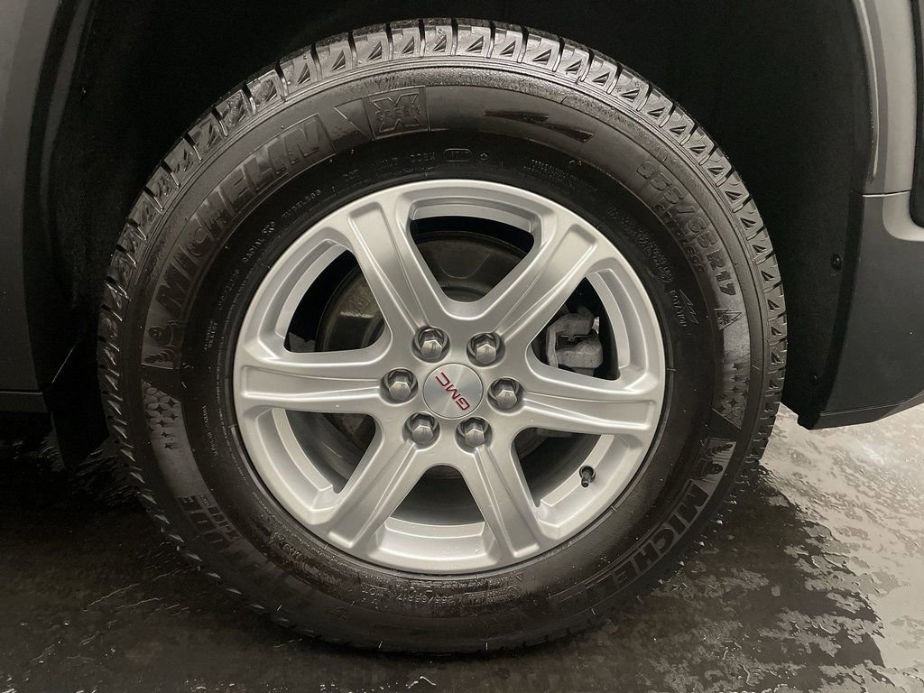 Used 2022 GMC Acadia AT4 image 28