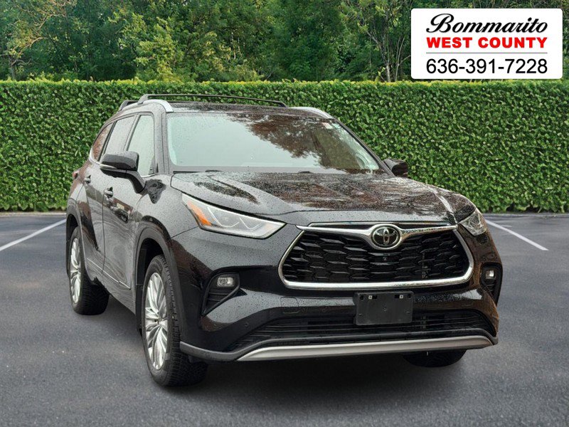 Used 2023 Toyota Highlander image 1
