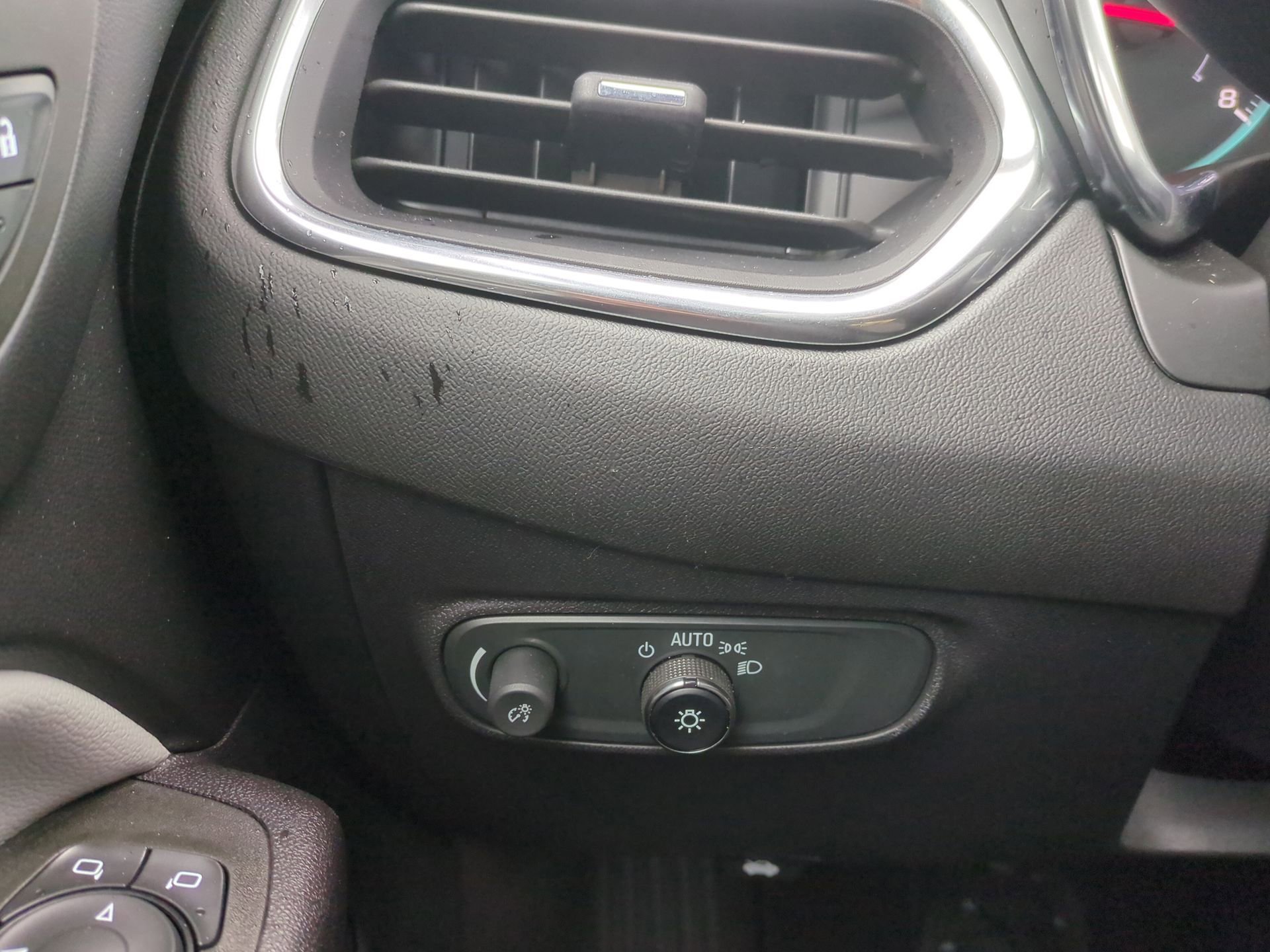 Certified 2024 Chevrolet Equinox LS w/ Driver Confidence II Package image 18