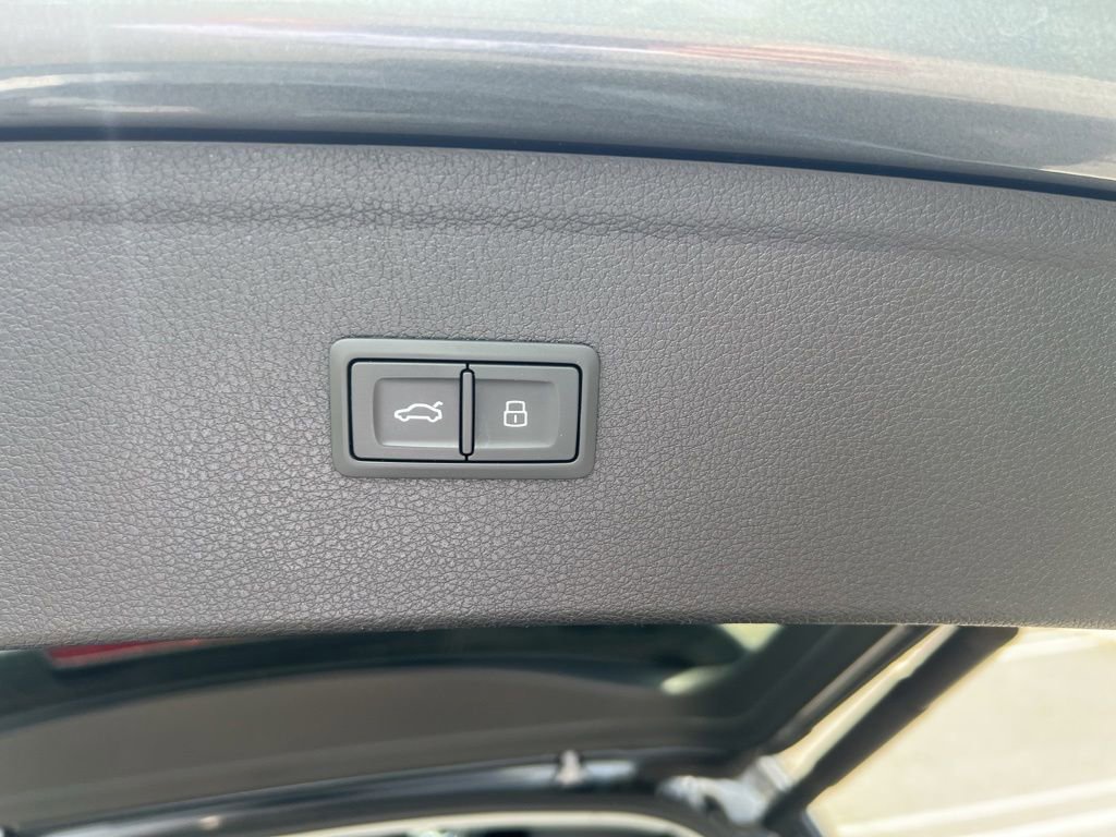 Used 2020 Audi Q5 2.0T Premium w/ Convenience Package AWD/4WD image 9