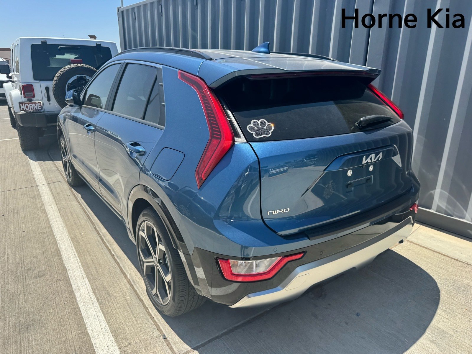 Certified 2024 Kia Niro EX Touring FWD image 3