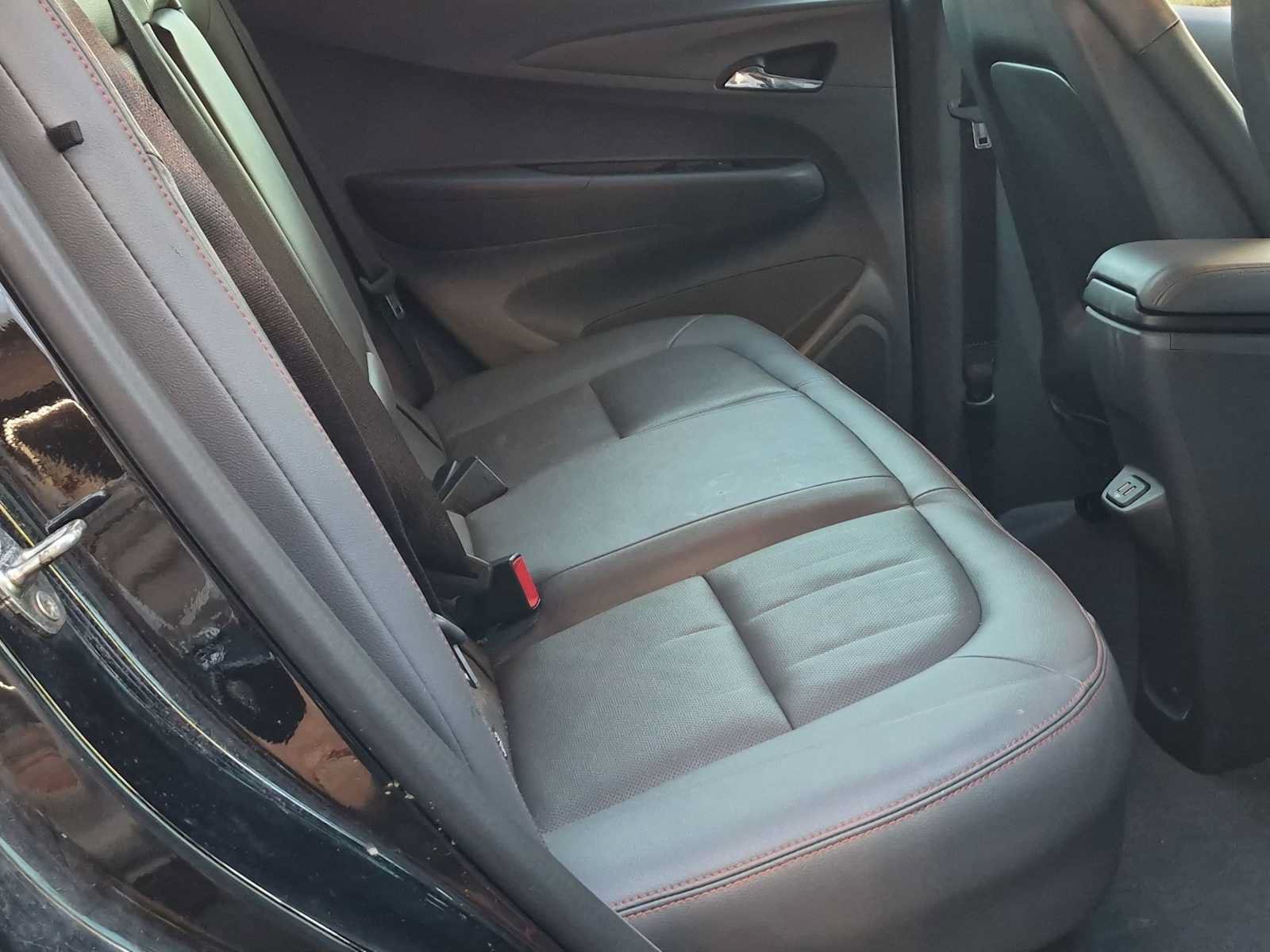 Used 2019 Chevrolet Bolt Premier w/ Infotainment Package FWD image 21
