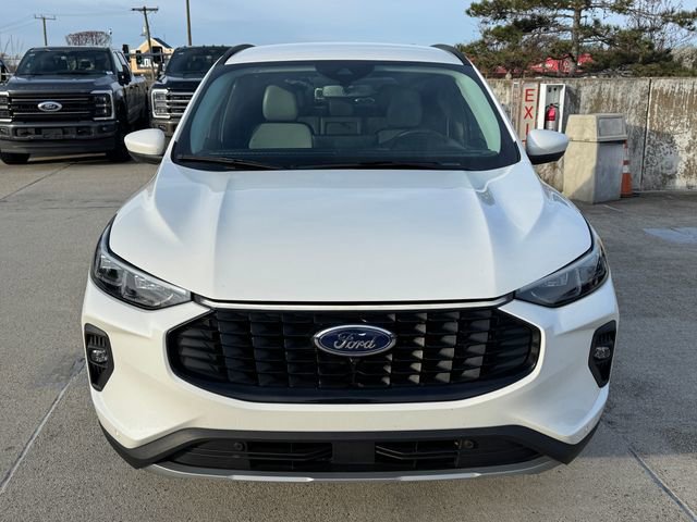 Certified 2025 Ford Escape SE w/ PHEV Premium Package image 2