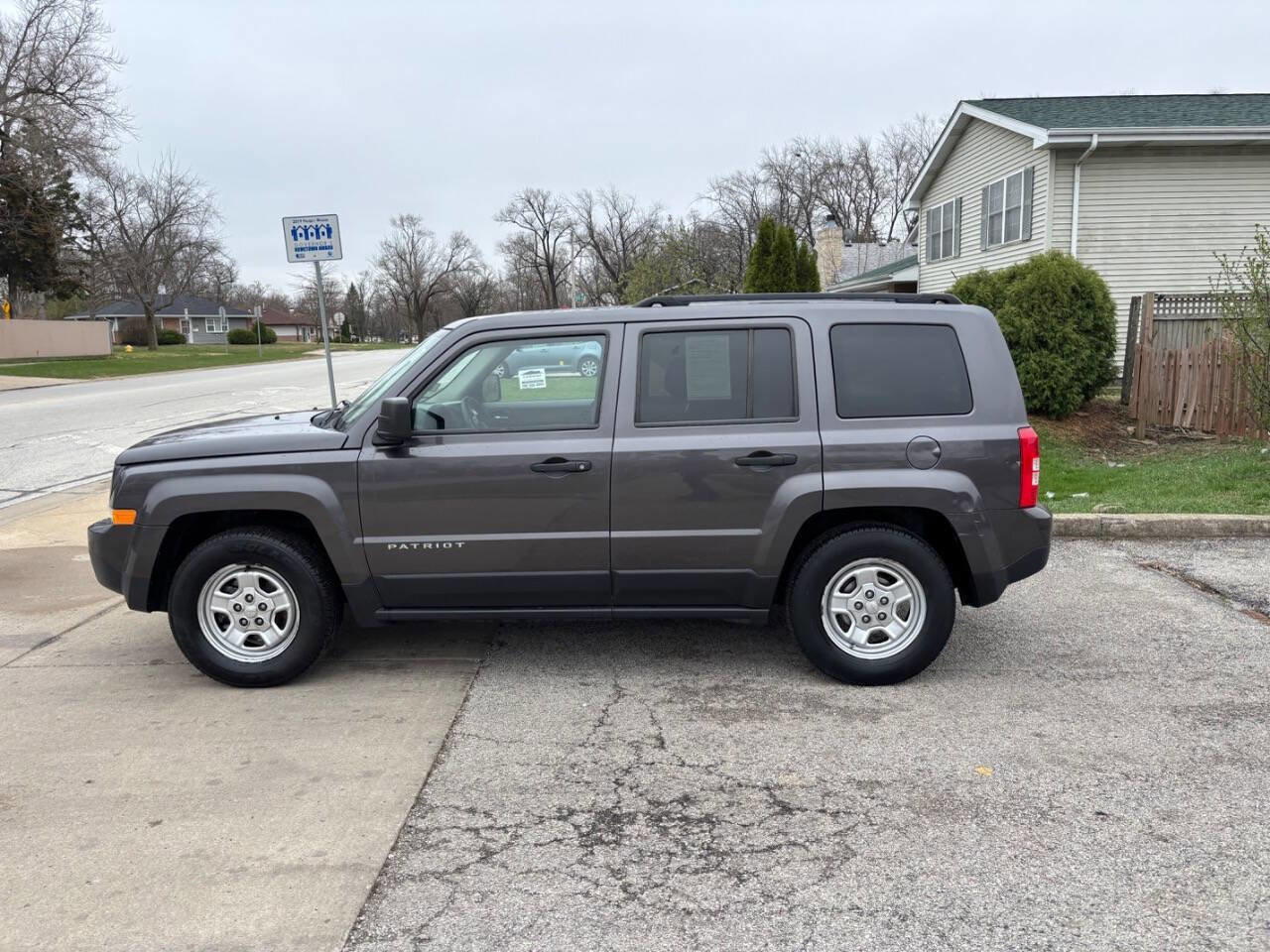 Used 2015 Jeep Patriot Sport image 11