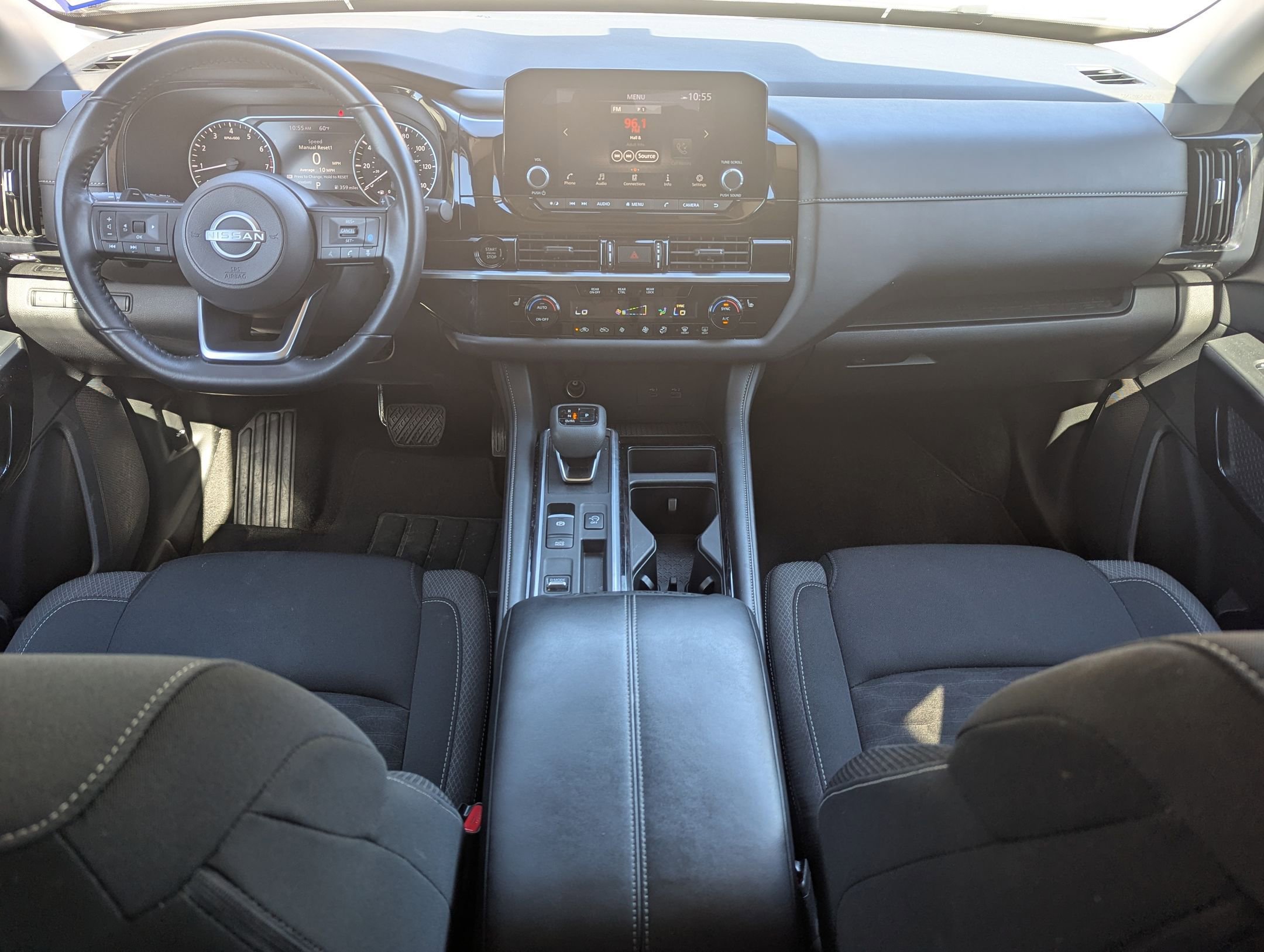 Used 2025 Nissan Pathfinder SV image 16