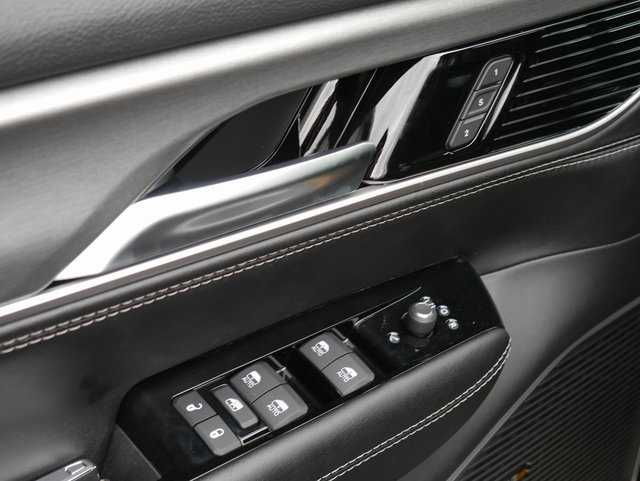 Used 2025 Jeep Wagoneer Series II image 13