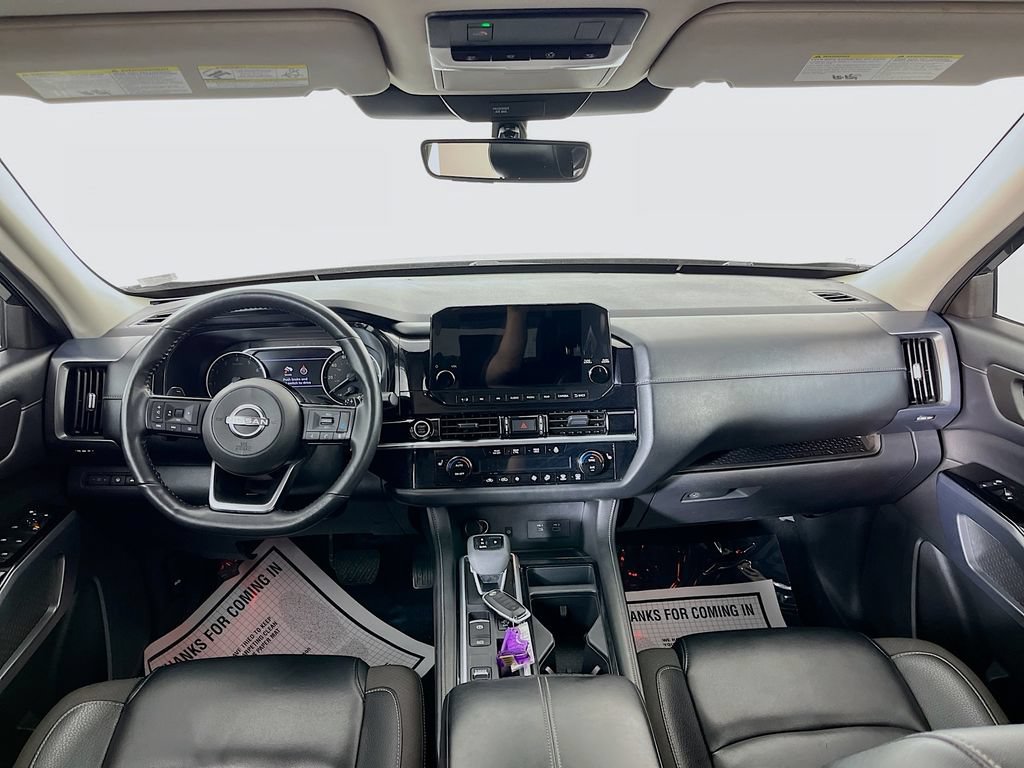 Used 2023 Nissan Pathfinder SL w/ Lighting Package (N92) FWD image 12