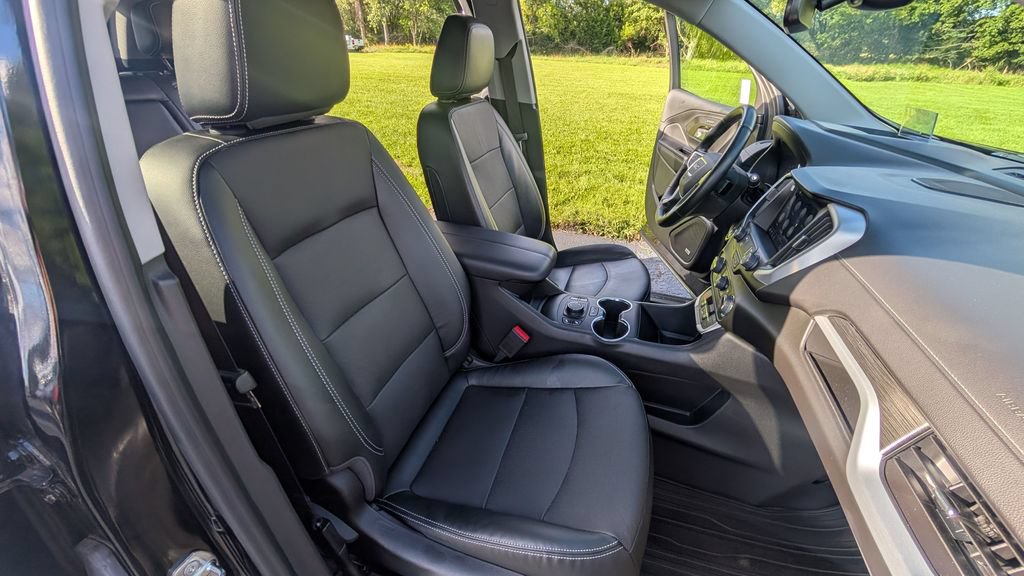Used 2023 GMC Terrain SLT w/ Infotainment Package II AWD/4WD image 18