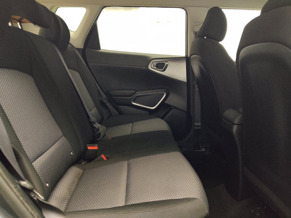 Used 2023 Kia Soul LX w/ LX Technology Package FWD image 19