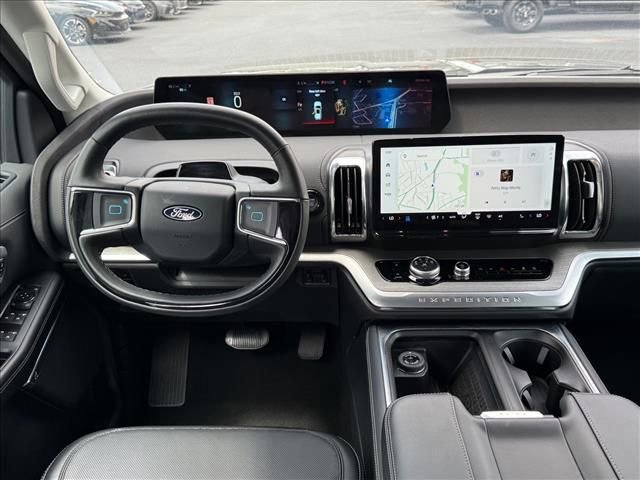 Used 2025 Ford Expedition Platinum AWD/4WD image 12