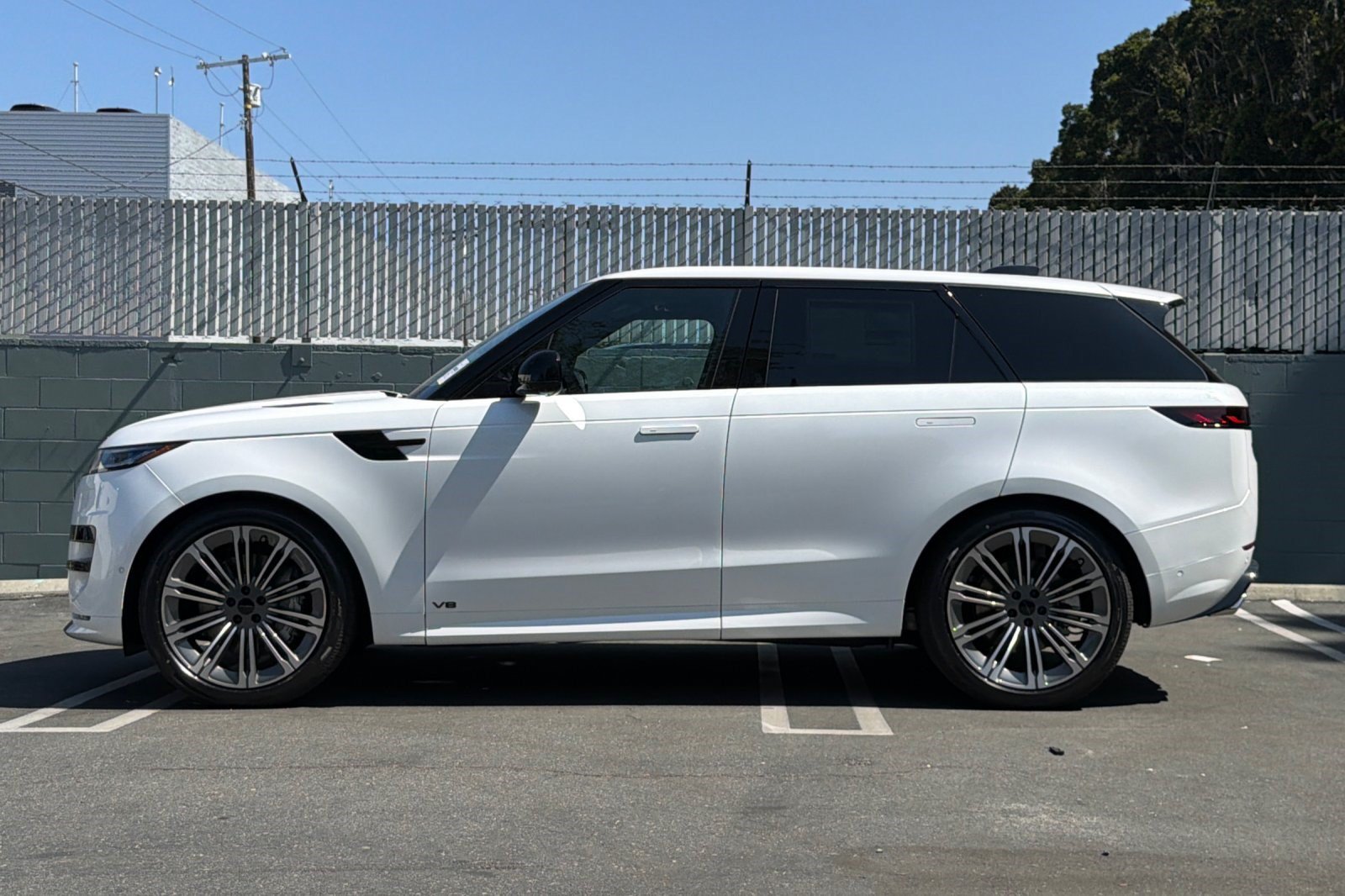New 2026 Land Rover Range Rover Sport Dynamic SE AWD/4WD image 2