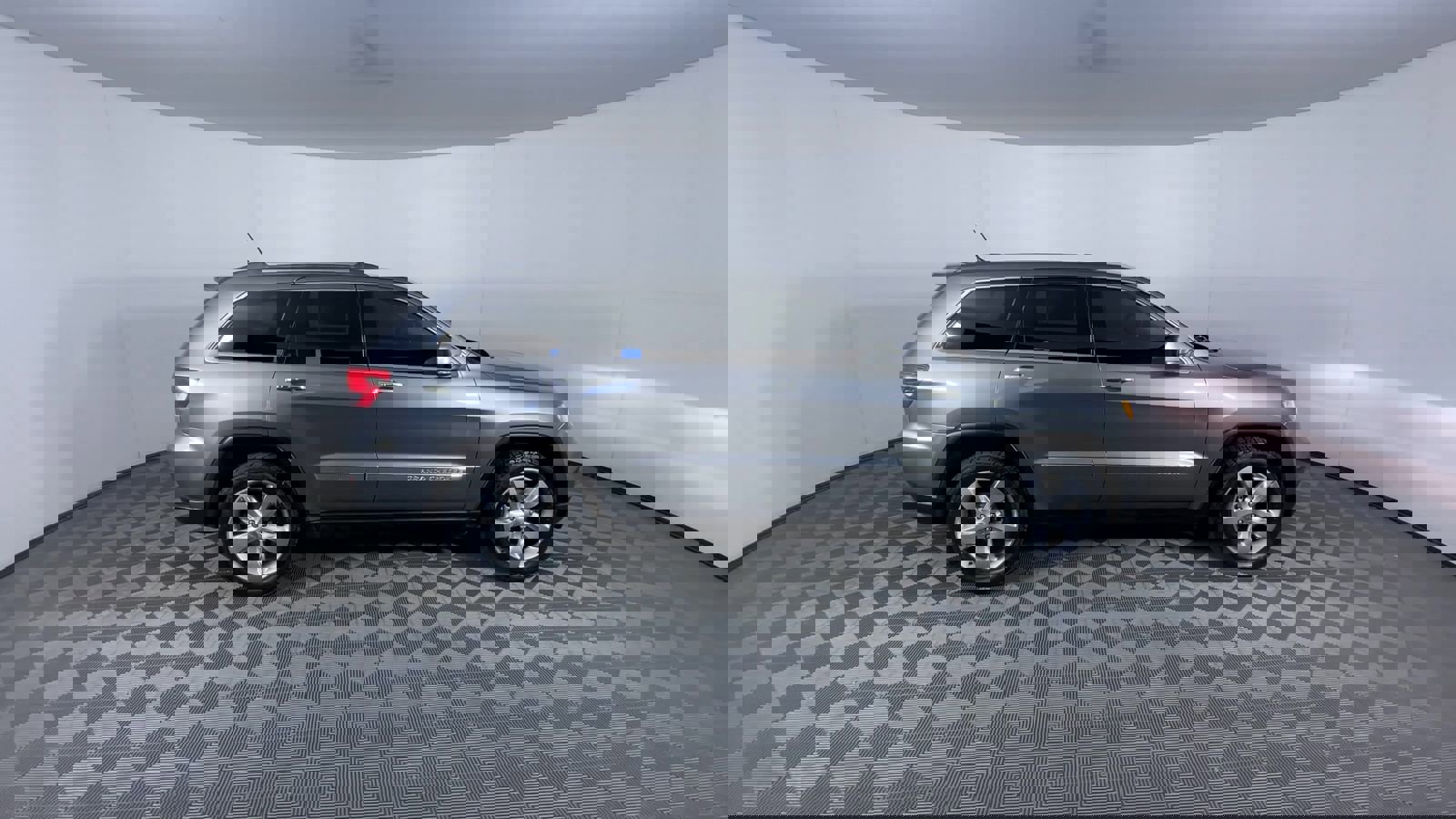 Used 2012 Jeep Grand Cherokee Overland AWD/4WD image 9