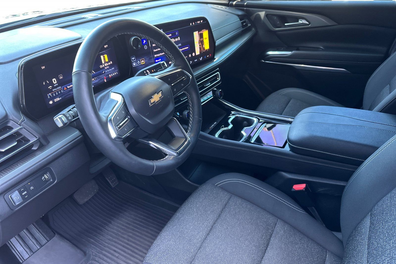 Used 2024 Chevrolet Traverse LT w/ Trailering Package image 13