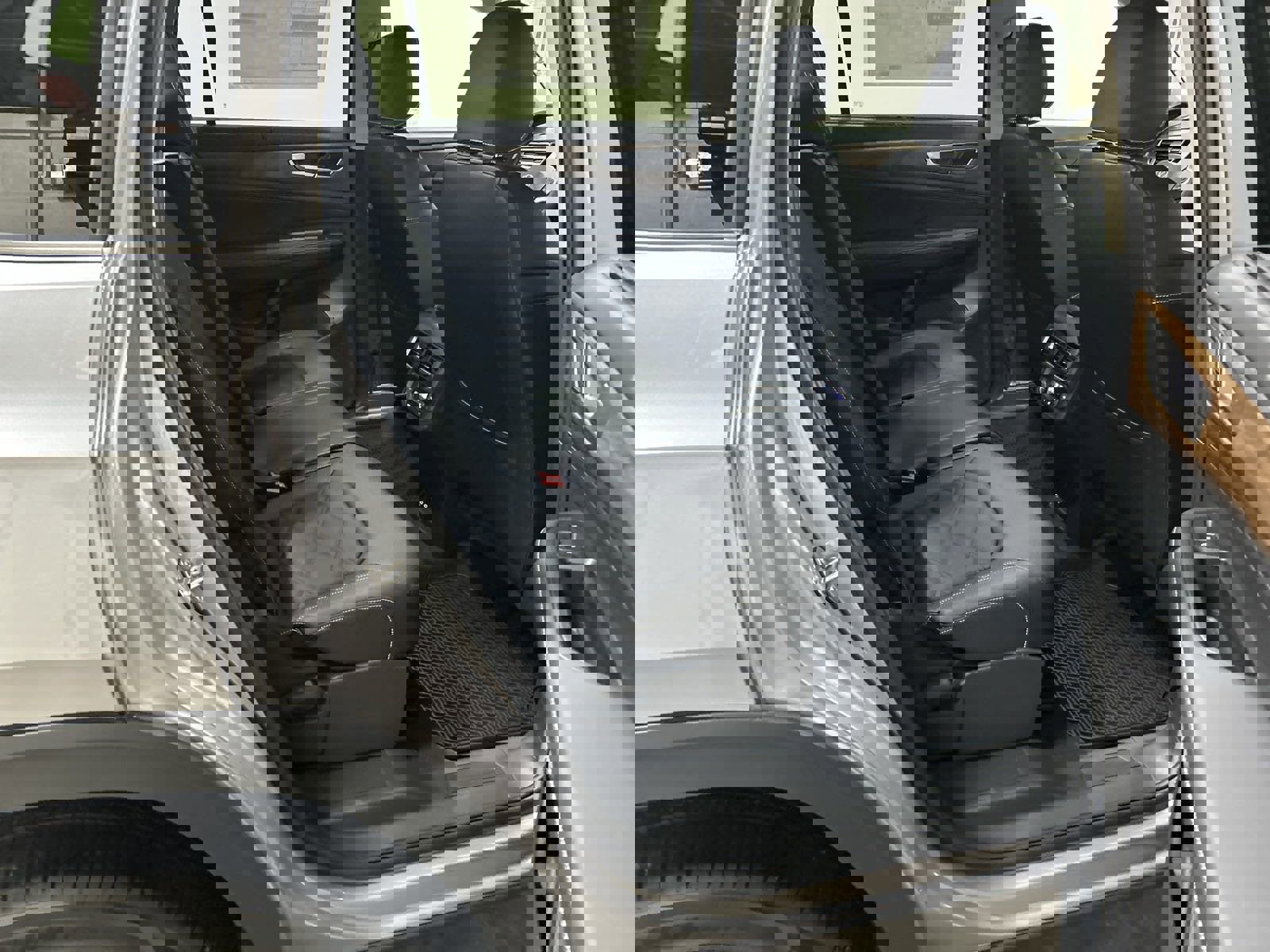 New 2025 Volkswagen Atlas SE image 30