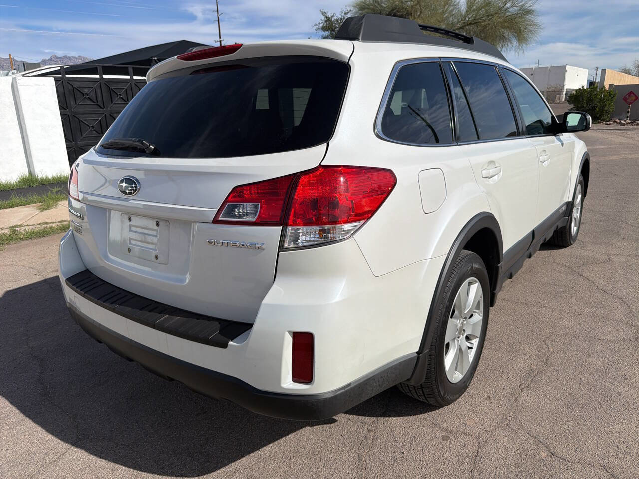 Used 2010 Subaru Outback 2.5i Limited image 13