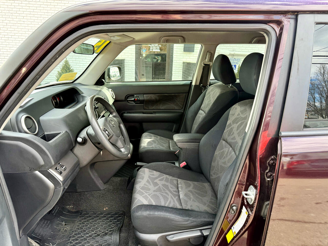 Used 2015 Scion xB 5-Door Wagon 4-Spd AT image 15