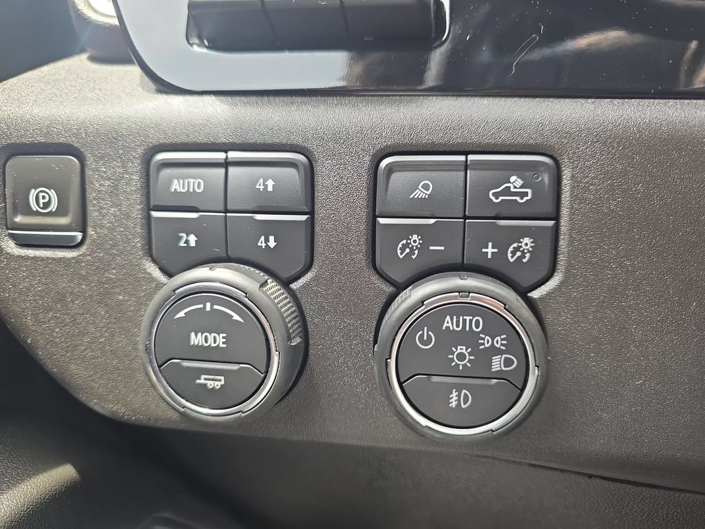 Used 2024 Chevrolet Silverado 3500 High Country w/ Technology Package AWD/4WD image 25