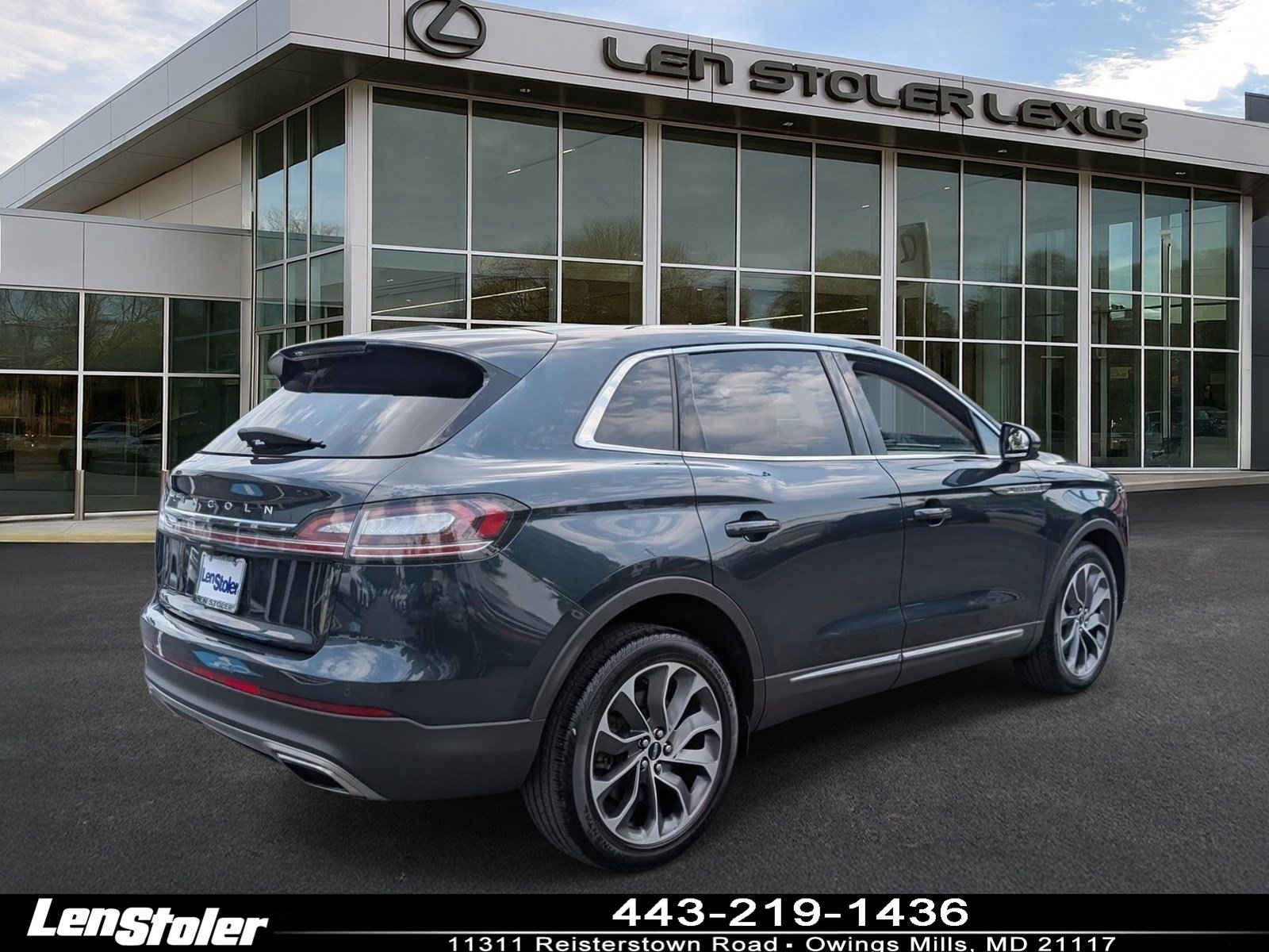 Used 2023 Lincoln Nautilus Reserve AWD/4WD image 3