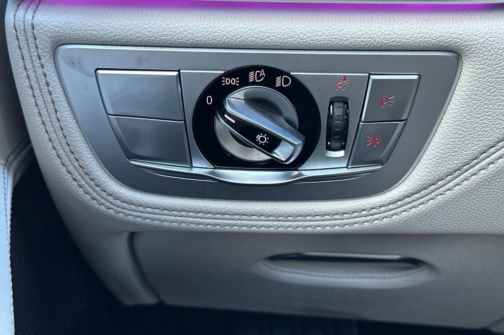 Used 2022 BMW ALPINA B7 xDrive w/ Luxury Rear Seating Package image 31