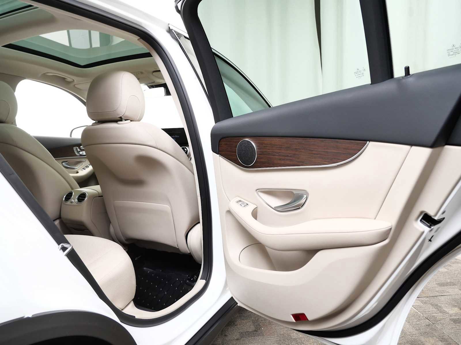 Used 2022 Mercedes-Benz GLC 300 4MATIC image 14