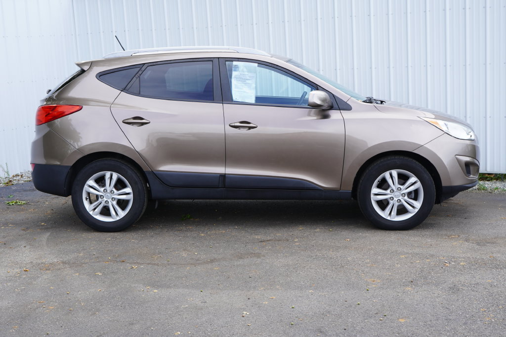 Used 2010 Hyundai Tucson GLS FWD image 2