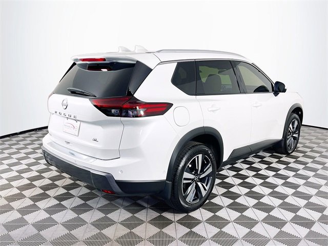 Used 2025 Nissan Rogue SL w/ Tech Package image 8